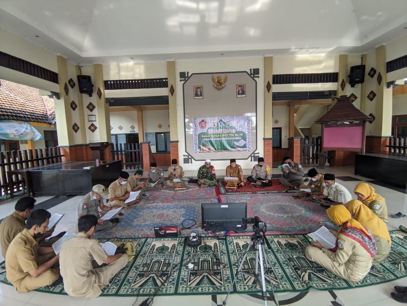 Selasa, 5/10 dalam rangka memperingati HUT TNI ke 76 diadakan acara Khotmil Qur'an